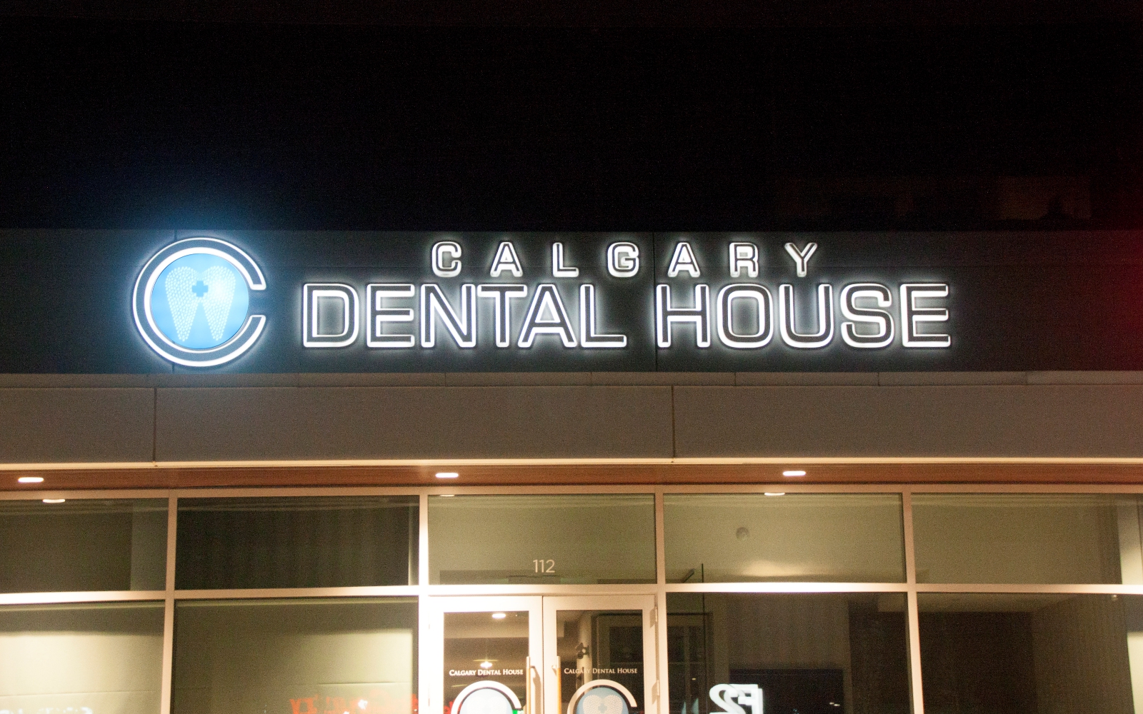 Calgary Dental House Universal Sign Group
